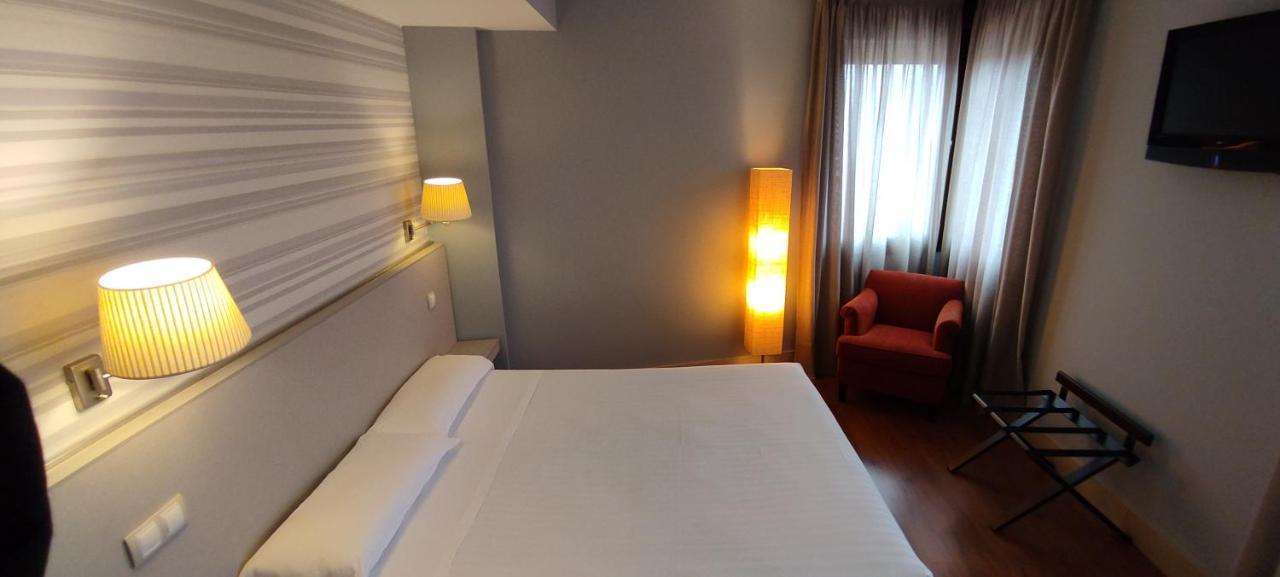 Hotel Puerta Del Arco Tudela de Duero Exterior foto